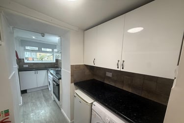1 bed studio, Alexandra Place studio, Mutley, Plymouth, PL47JP - Image 2